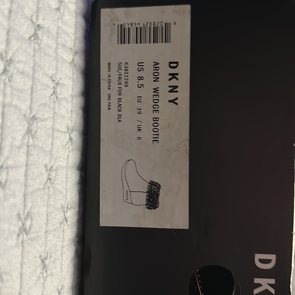 NWT DNKY Winter Boots - Picture 2 of 3